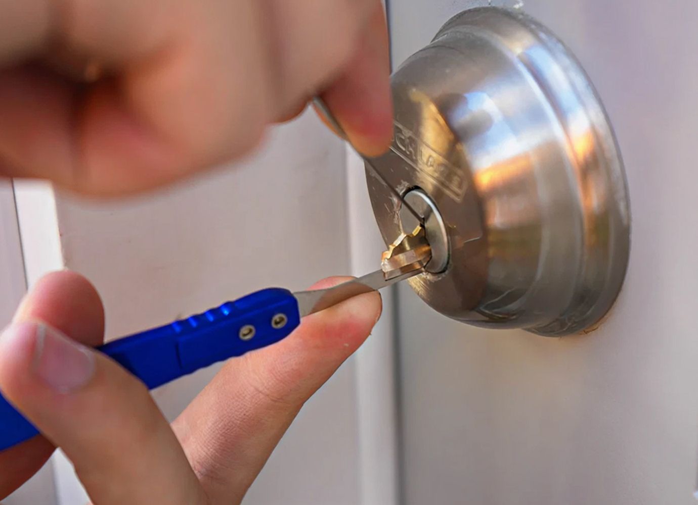 Broken key extraction from a lock cylinder